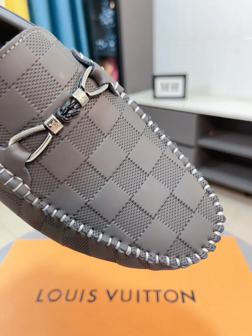 Men's men's shoes💰400🌹🌹[LV Louis Vuitton] New men's beanie shoes💝💝.. Top-grade imported cowhide embossed➕Comfortable leather lining. It is extremely skin-friendly and comfortable, feels very delicate, and the shape is very correct! Perfectly reflects the three-dimensional sense, code number: 38-44